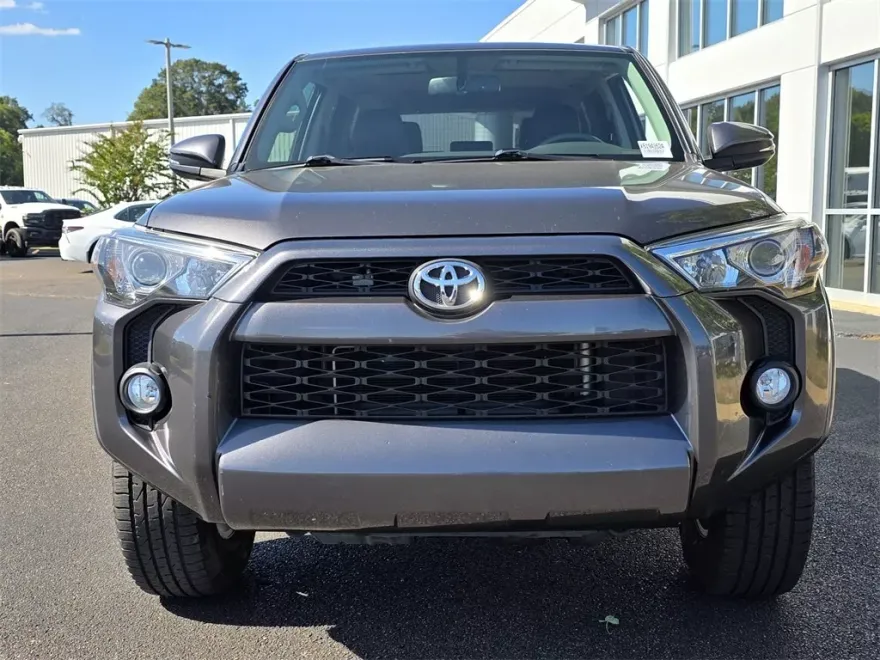 2019 Toyota 4Runner SR5 photo 1