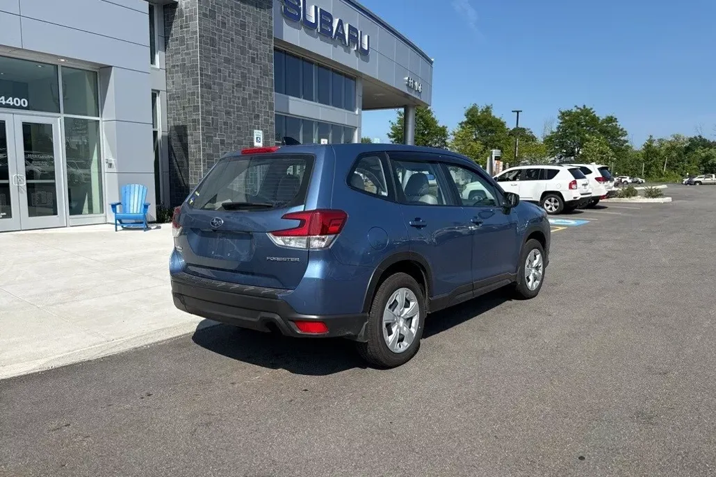 2024 Subaru Forester Base photo 1