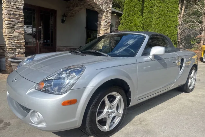 2003 Toyota MR2 Spyder photo 1
