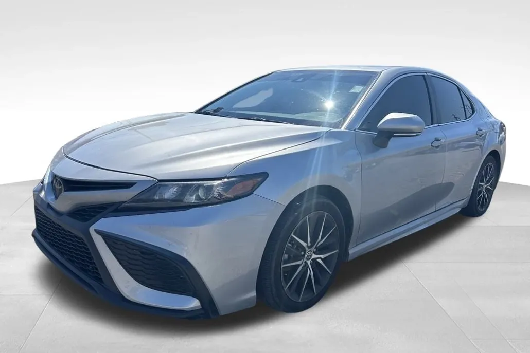 2024 Toyota Camry SE photo 1
