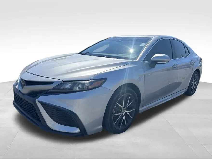 2024 Toyota Camry SE photo 1