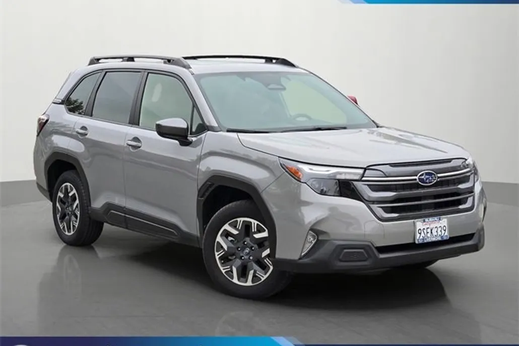 2025 Subaru Forester Premium photo 1