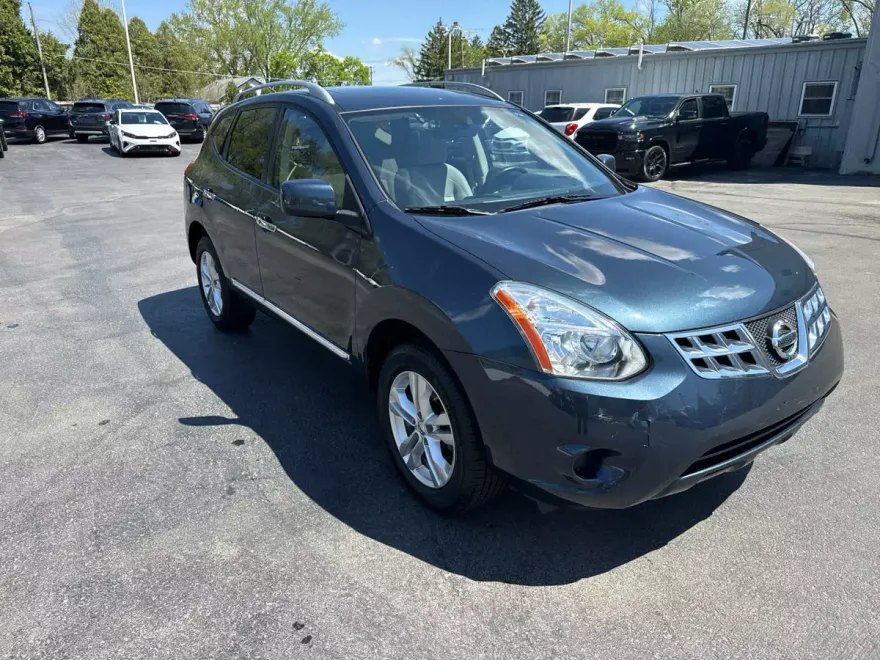 2012 Nissan Rogue SV photo 1