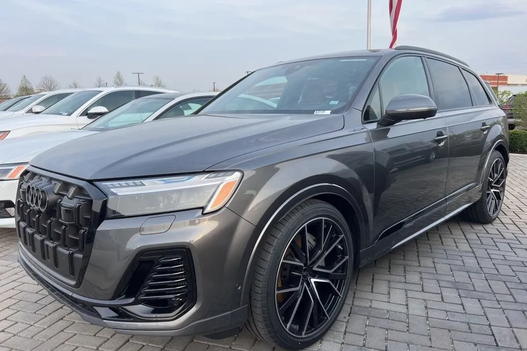 2025 Audi Q7 55 Prestige photo 1