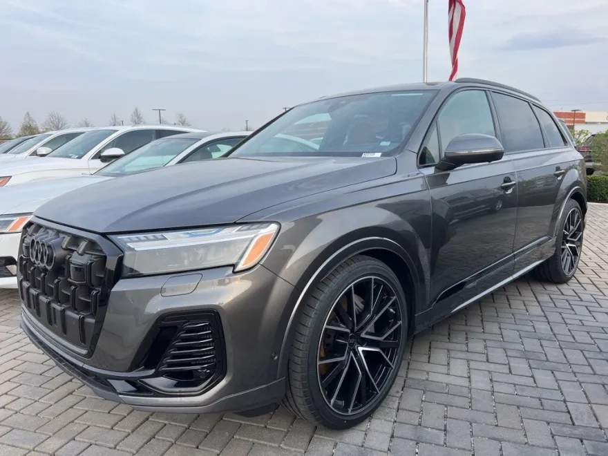 2025 Audi Q7 55 Prestige photo 1