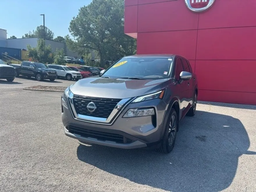 2023 Nissan Rogue SV photo 1