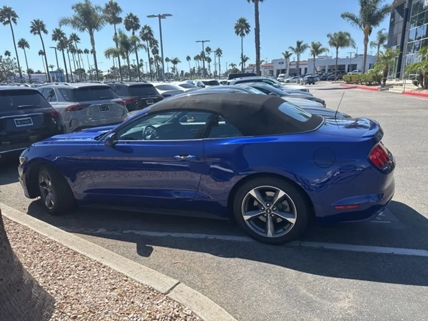 2015 Ford Mustang V6 Convertible photo 1