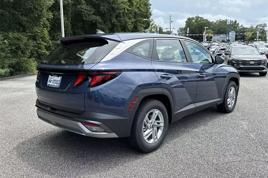 2025 Hyundai Tucson SE photo 1