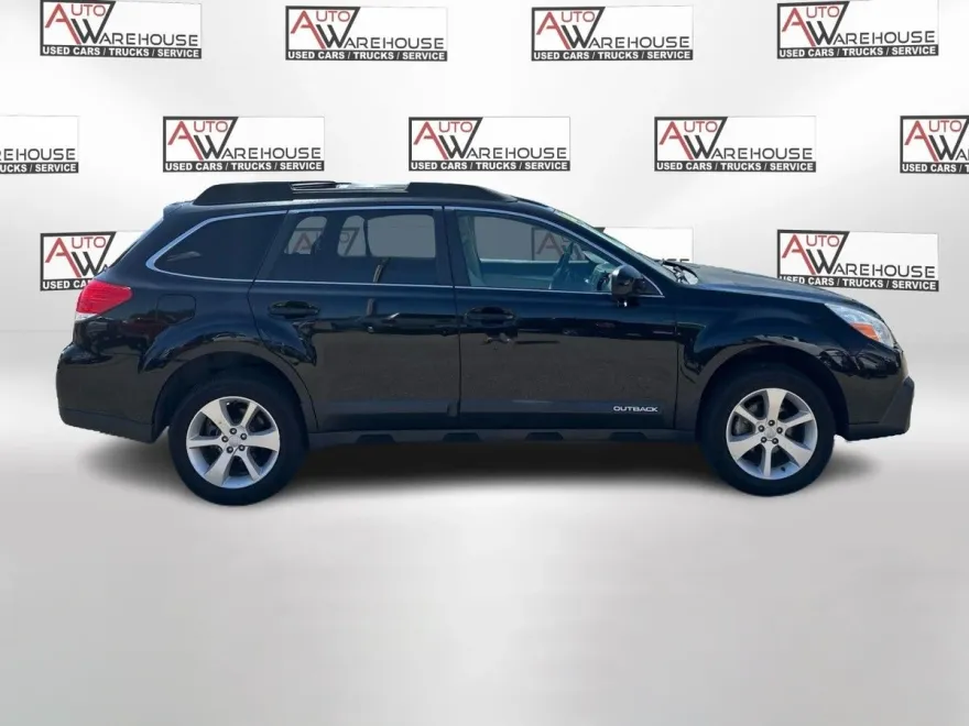 2014 Subaru Outback 2.5i Premium photo 1