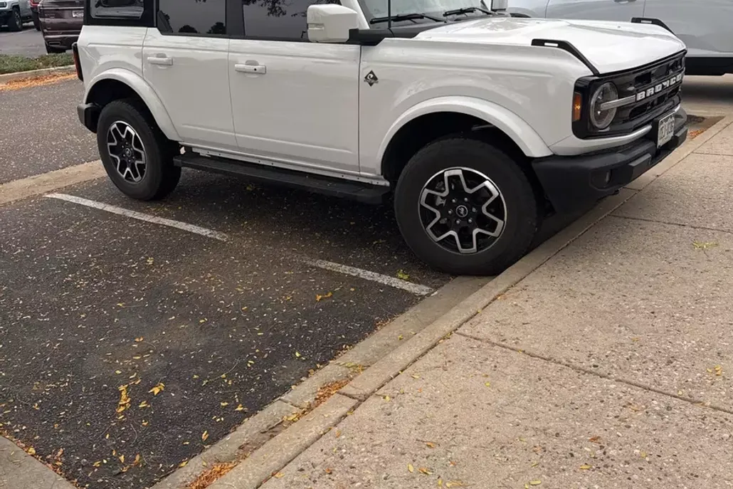 2022 Ford Bronco Base photo 1
