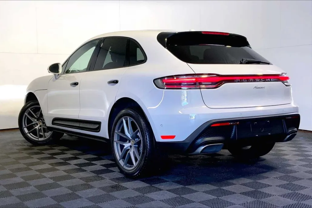 2024 Porsche Macan T photo 1