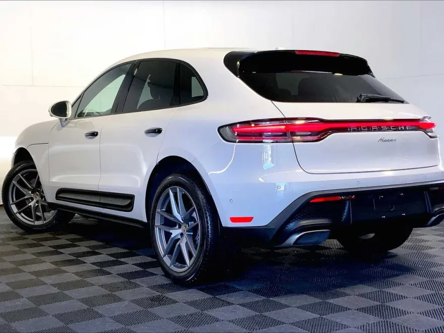 2024 Porsche Macan T photo 1