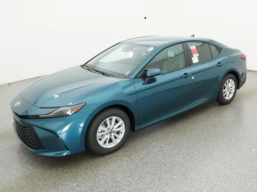 2025 Toyota Camry LE photo 1