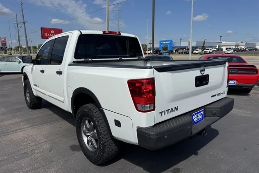 2013 Nissan Titan PRO-4X photo 1