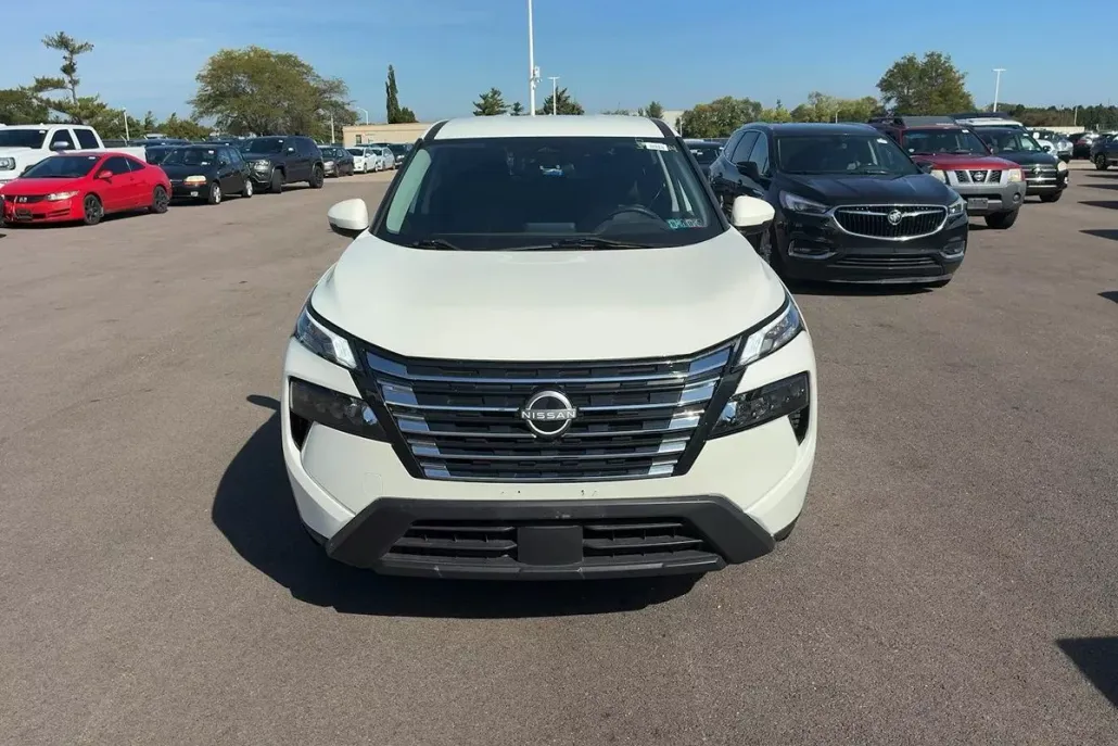 2023 Nissan Rogue SV photo 1