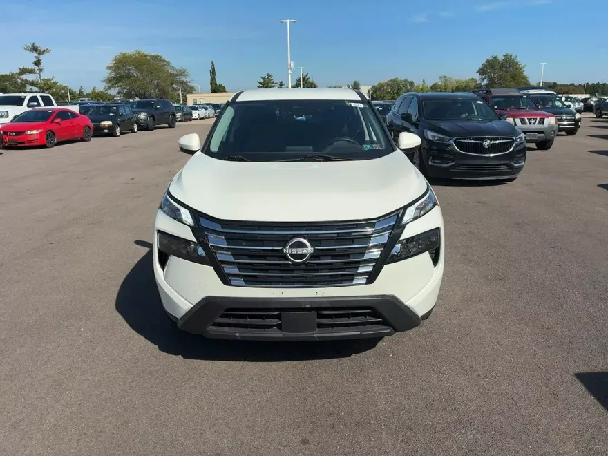 2023 Nissan Rogue SV photo 1