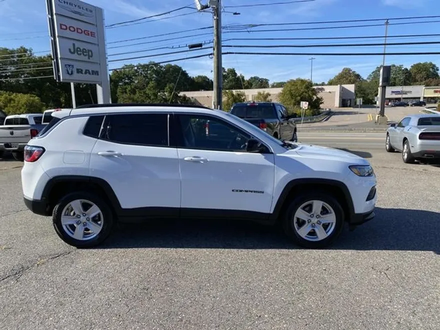 2022 Jeep Compass Latitude photo 1