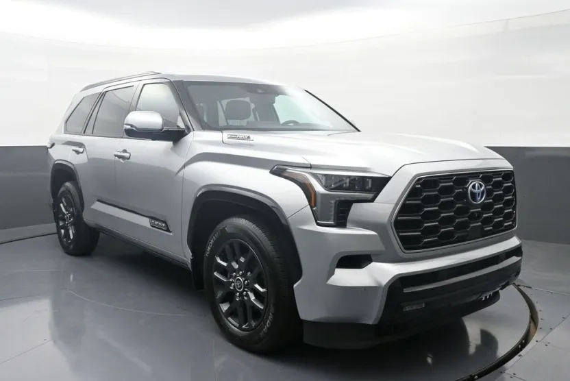 2023 Toyota Sequoia Platinum photo 1