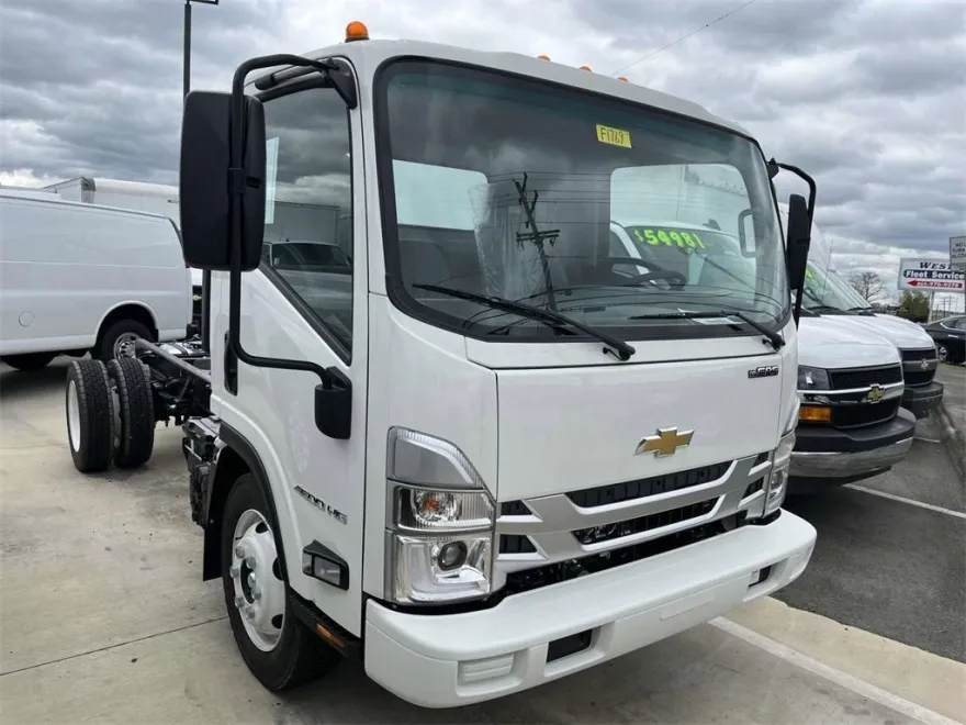2024 Chevrolet Silverado 4500HD Base photo 1