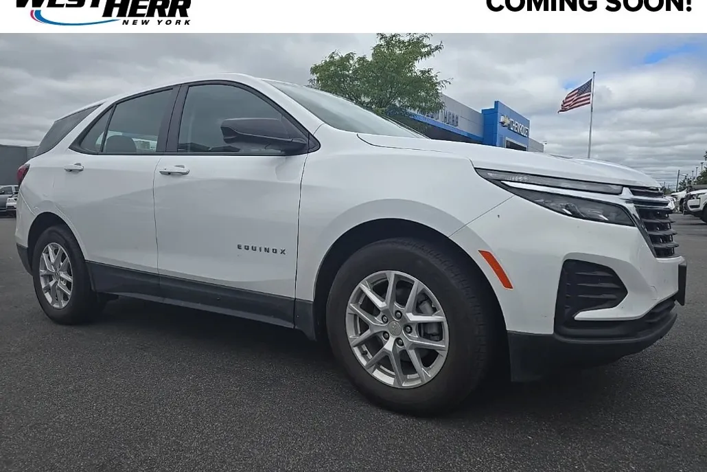 2023 Chevrolet Equinox LS photo 1