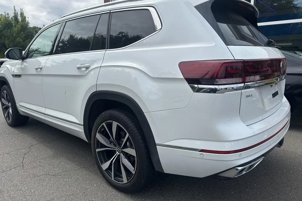 2025 Volkswagen Atlas SEL Premium R-Line photo 1