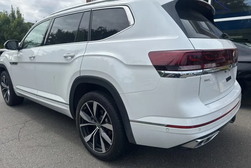 2025 Volkswagen Atlas SEL Premium R-Line photo 1