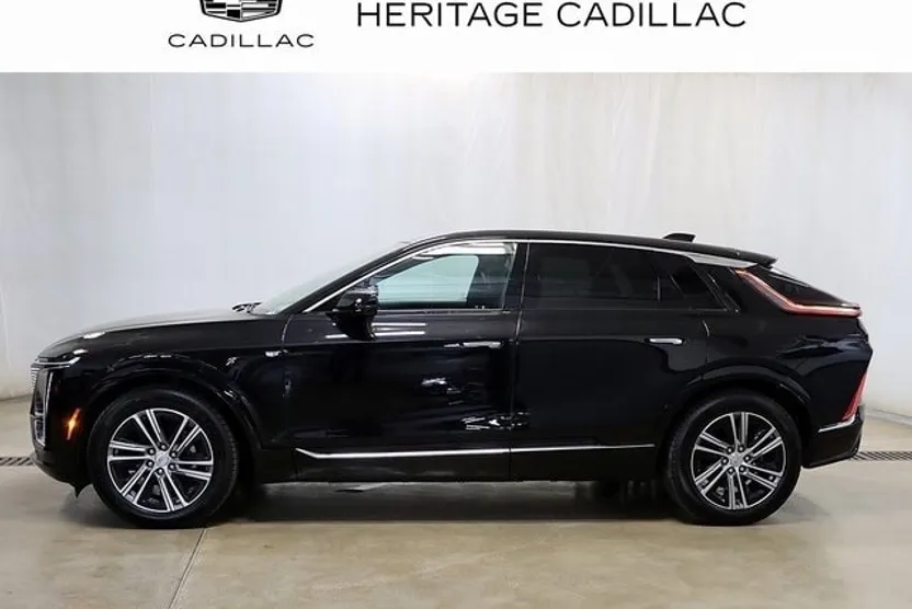 2024 Cadillac Lyriq Luxury photo 1