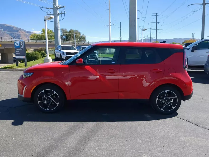2023 Kia Soul EX photo 1