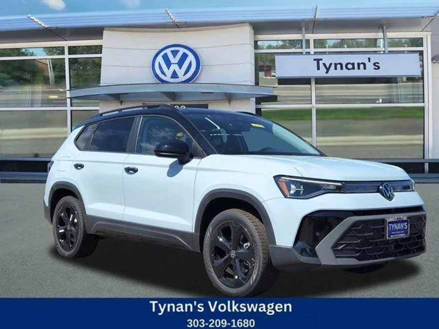 2025 Volkswagen Taos SE photo 1