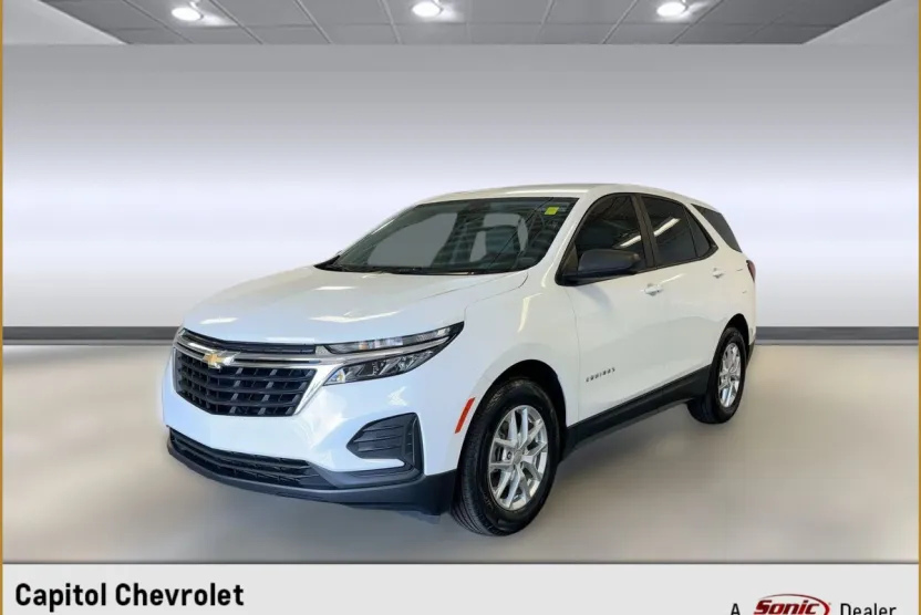 2022 Chevrolet Equinox LS photo 1