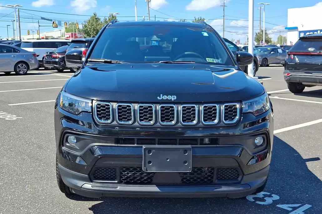 2024 Jeep Compass Latitude photo 1
