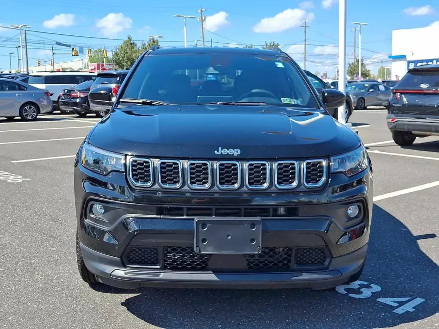 2024 Jeep Compass Latitude photo 1