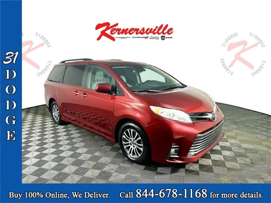2019 Toyota Sienna XLE photo 1