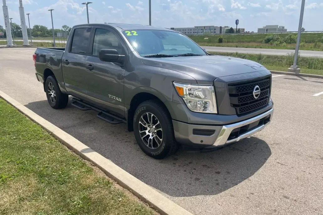 2022 Nissan Titan SV photo 1