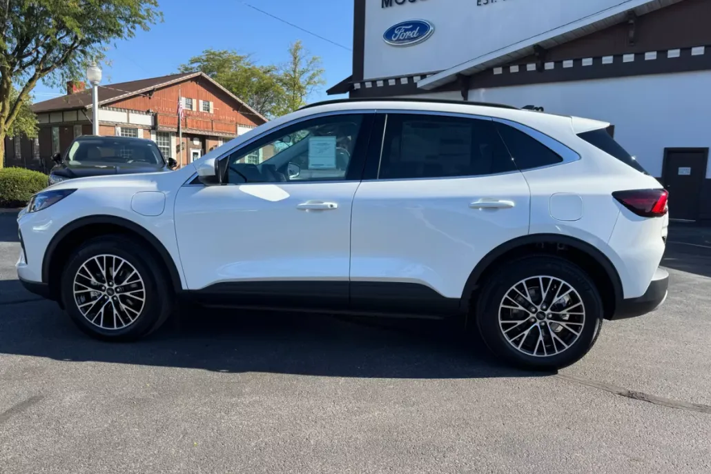 2026 Ford Escape Hybrid photo 1