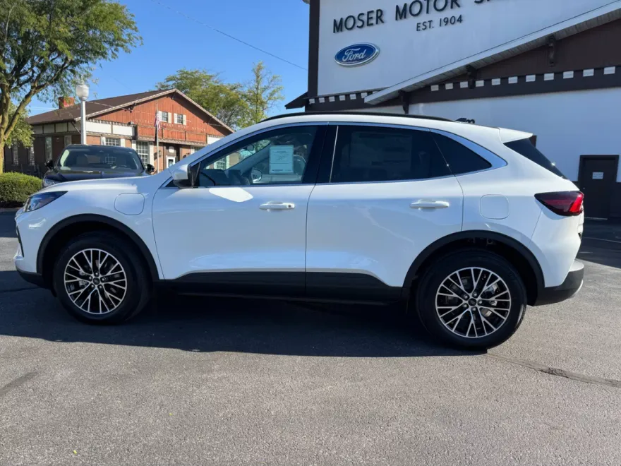 2026 Ford Escape Hybrid photo 1