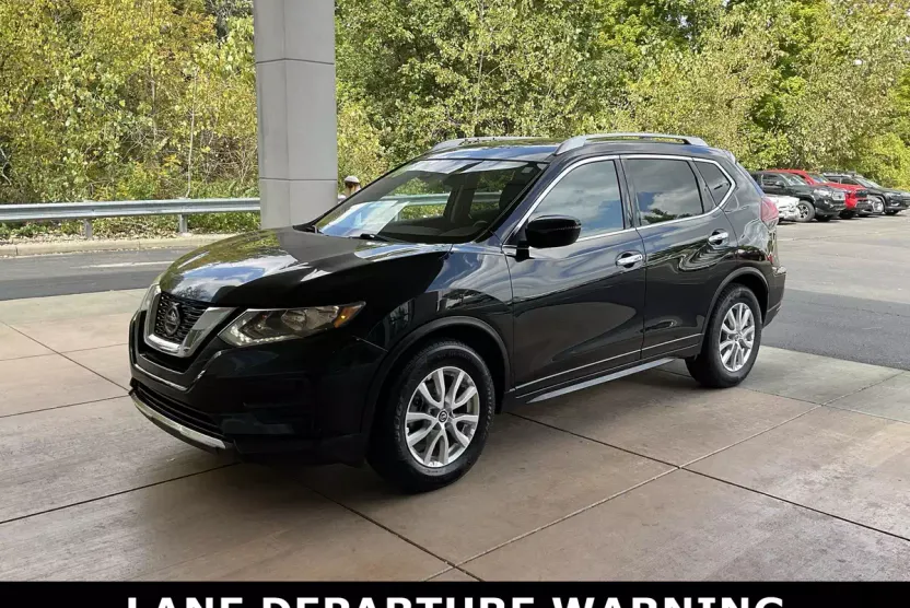 2020 Nissan Rogue SV photo 1