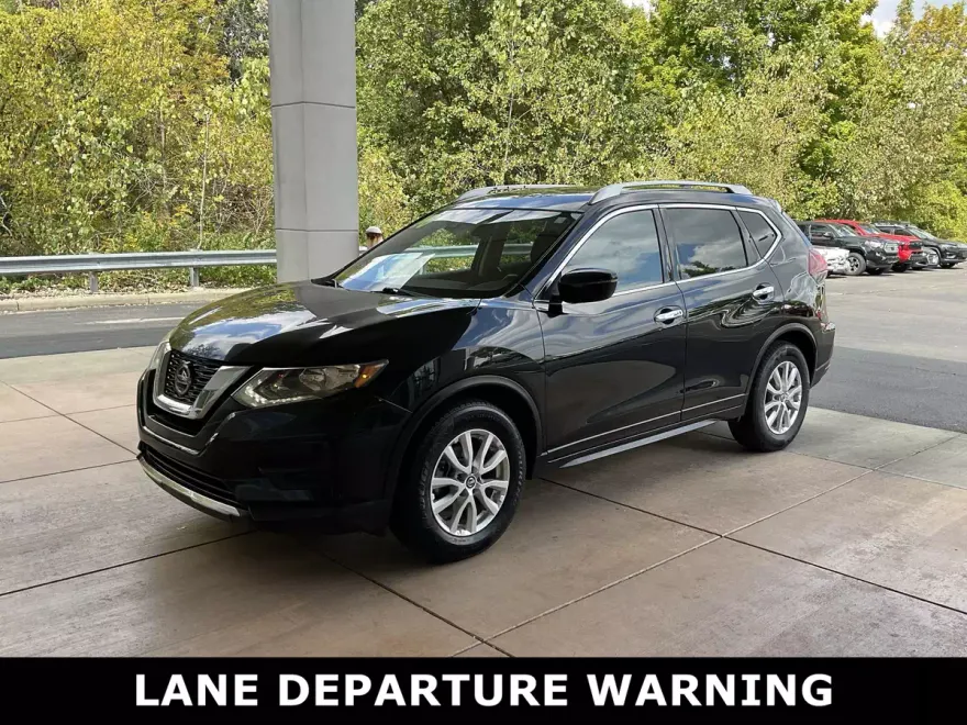 2020 Nissan Rogue SV photo 1