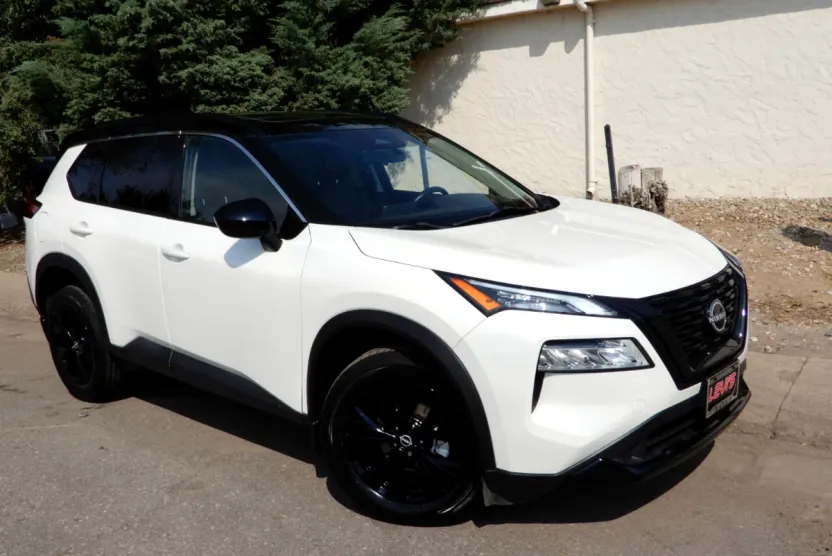 2023 Nissan Rogue SV photo 1