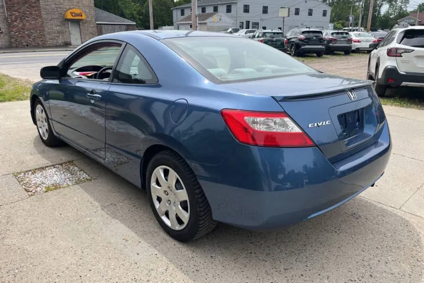 2010 Honda Civic LX photo 1