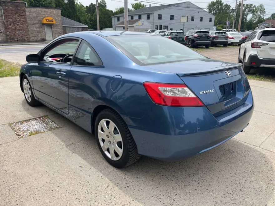 2010 Honda Civic LX photo 1