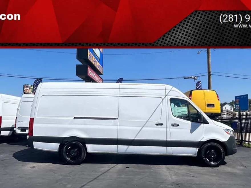 2025 Mercedes Benz Sprinter 2500 photo 1