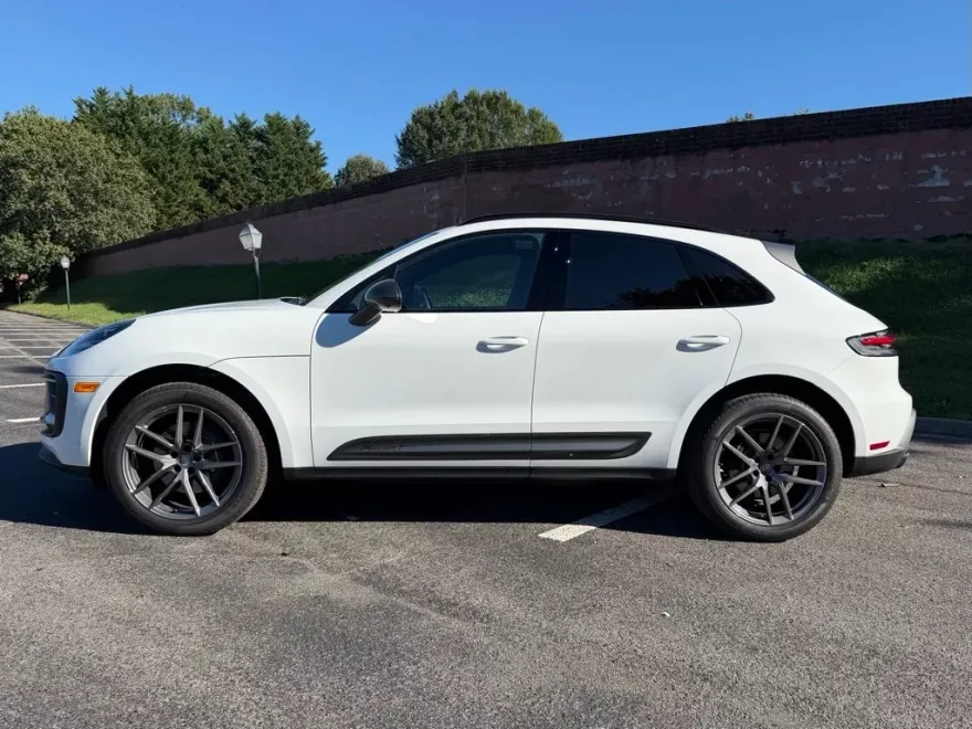 2025 Porsche Macan T photo 1