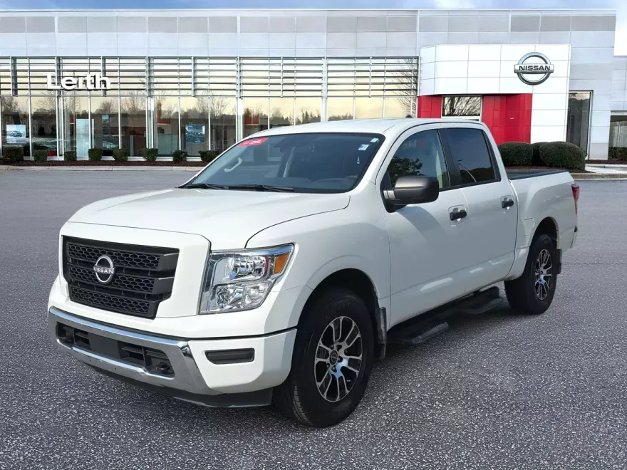 2024 Nissan Titan SV photo 1