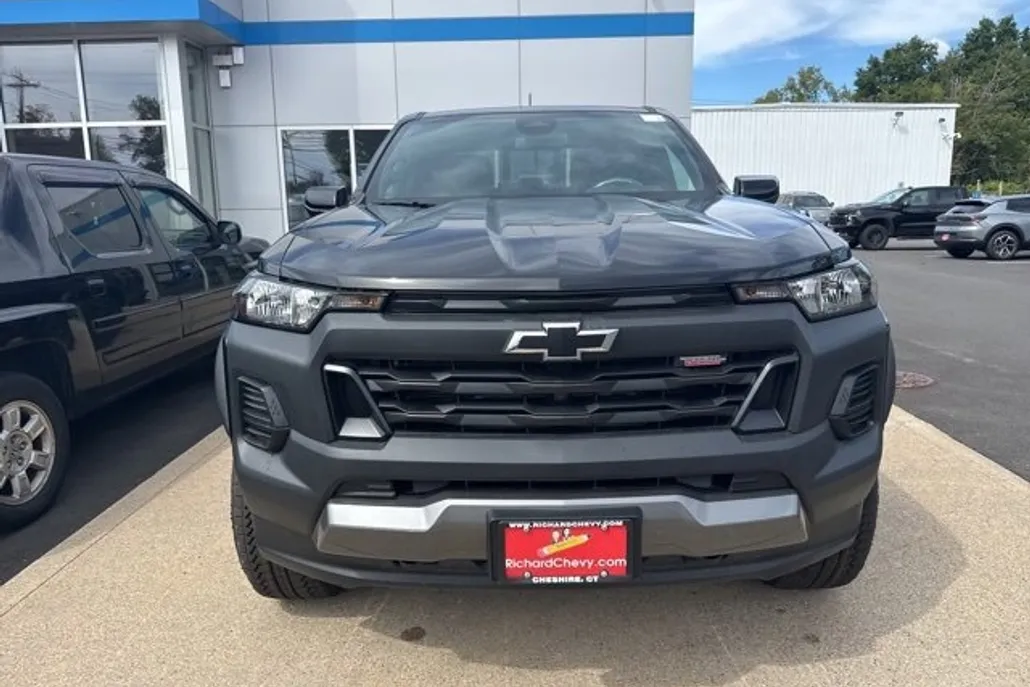 2026 Chevrolet Colorado Trail Boss photo 1