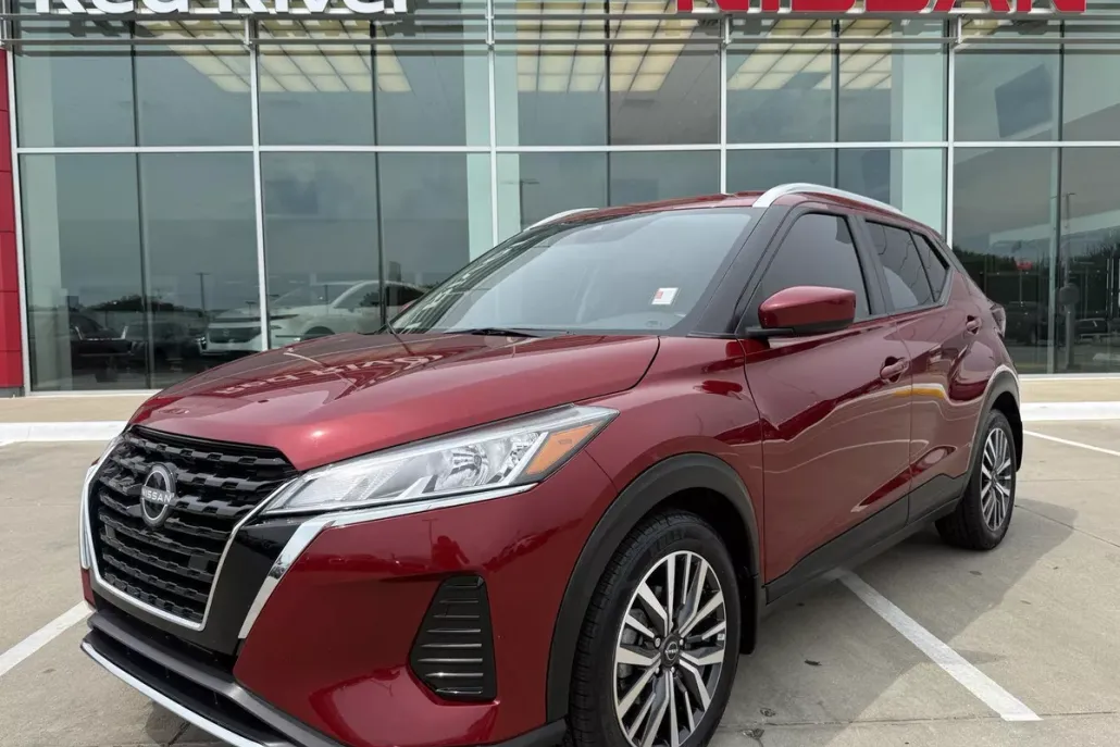 2023 Nissan Kicks SV photo 1