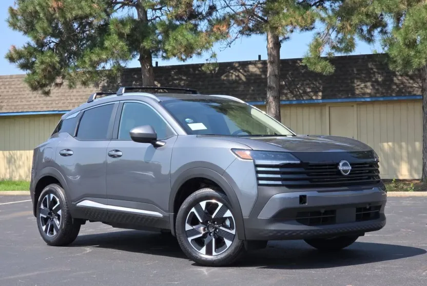 2025 Nissan Kicks SV photo 1