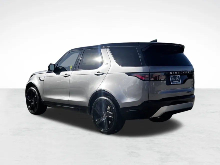 2025 Land Rover Discovery Metropolitan Edition photo 1