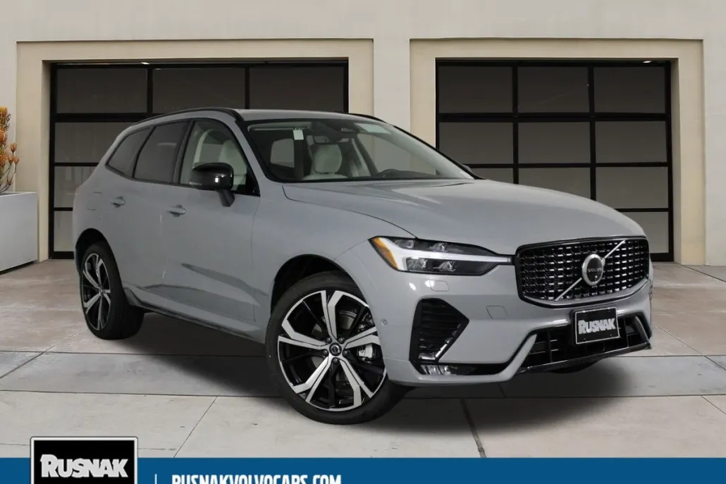 2025 Volvo XC60 B5 photo 1