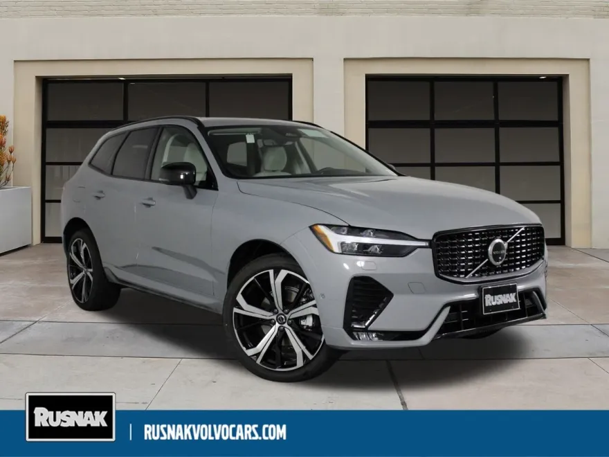 2025 Volvo XC60 B5 photo 1